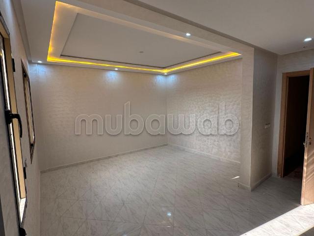 Vend appartement à Deroua. 2 pièces confortables. Grand balcon