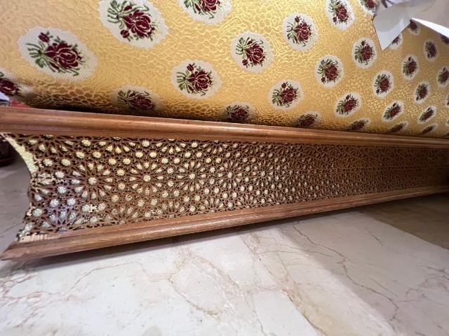 Vend appartement à El Mansouria. Surface totale 145 m². Bien meublé
