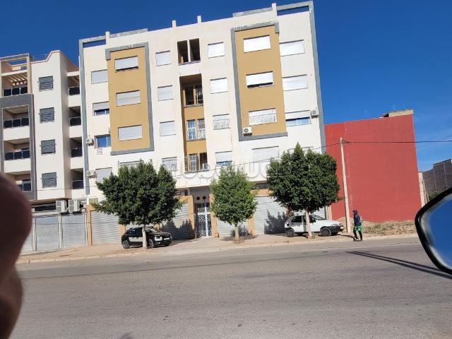 Vend appartement à Fquih ben Saleh. 2 pièces confortables. Ascenseur et terrasse
