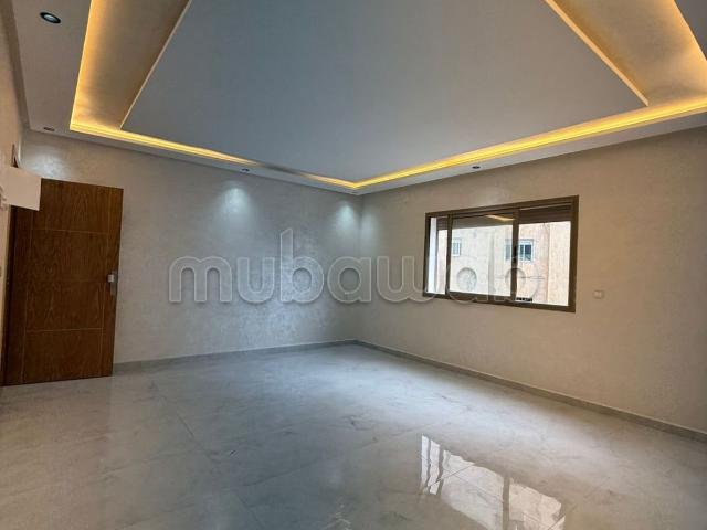 Vend appartement à Massira 3 grandes pièces. Ascenseur et stationnement