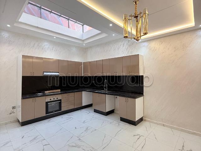 Vend appartement à Mehdia. Superficie 90 m². Espace vert