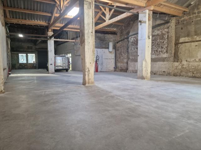 Vend garage / Local de 355m2 à Béziers