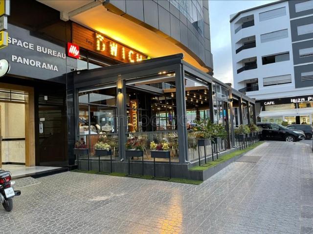 Vend local commercial à Agdal. Surface totale 200 m²