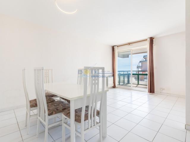 VEND TROIS PIECES DE 62 M2 PROCHE DU CENTRE DE LA CORNICHE