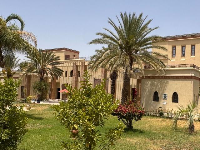 Vend villa de prestige meublée de 1300m2 sur 14000 m2