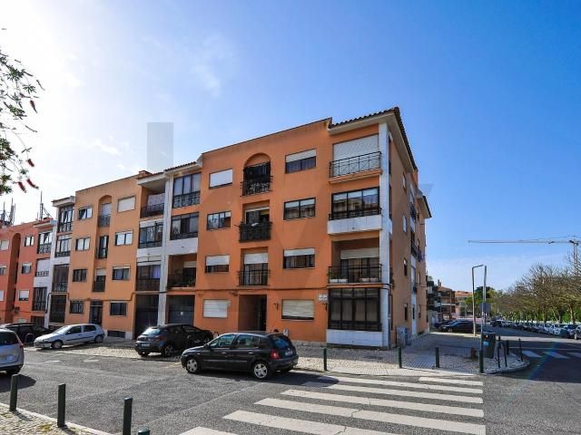 Venda T3 com garagem em Carcavelos Quinta do Barão