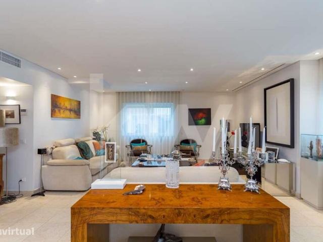 VENDA | Apart. T3 Triplex, 2 lugares de estacionamento, arrecadao B