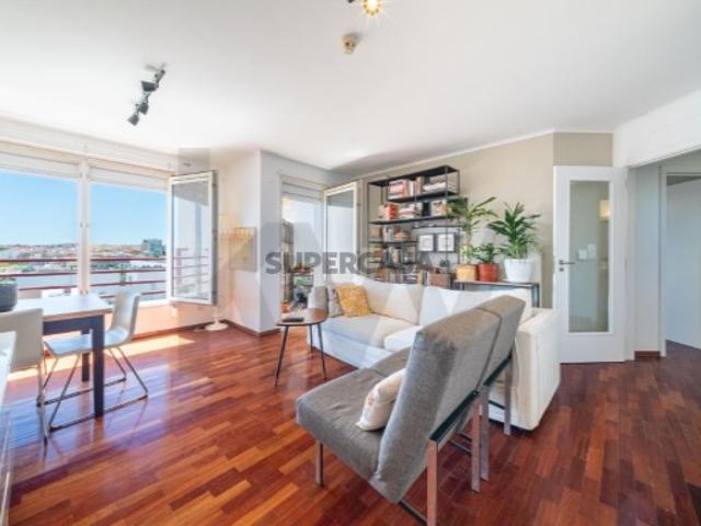 Venda apartamento T3, com Vista Rio e Luz Infinita em Marvila
