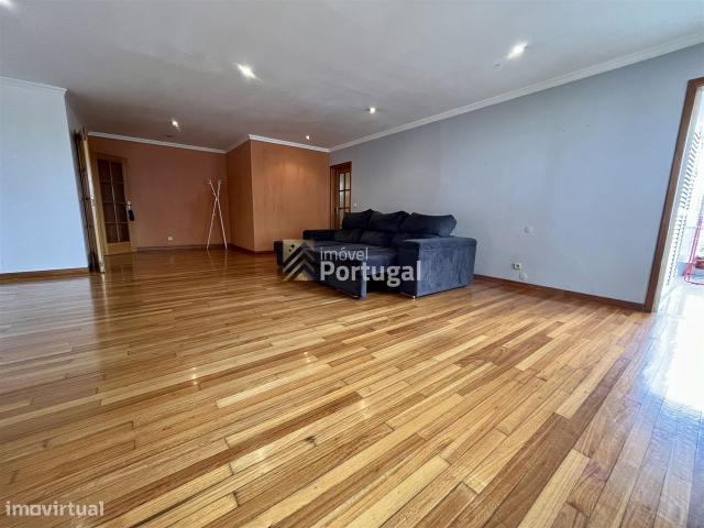 Venda Apartamento T3 Equipado e Semi Mobilado