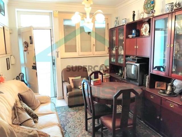 Venda apartamento T1 para reabilitação Areeiro, Lisboa