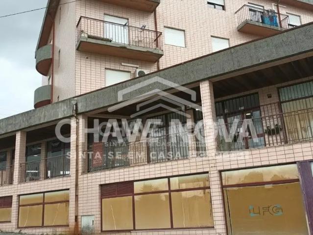 Venda conjunta de 3 lojas interligadas Vila Nova de Famalicão