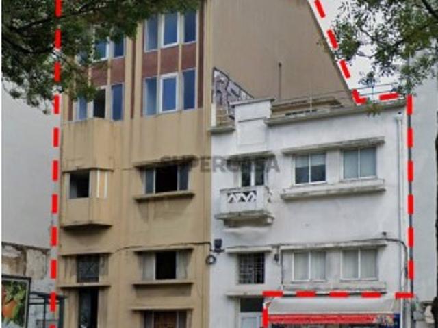 Venda Conjunta de Prédio + 2 Apartamentos na Prestigiada Av. das Forças Armadas, Lisboa