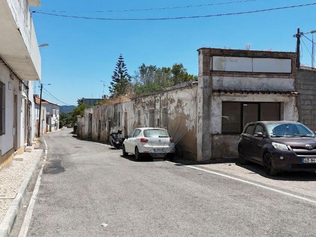 Venda conjunta de quatro terrenos contíguos, localizados no. 1011m² Salir