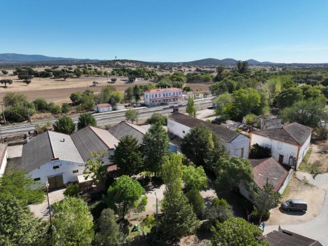 Venda conjunta de restaurante e armazém em Estação, Inglesinhas, Portalegre