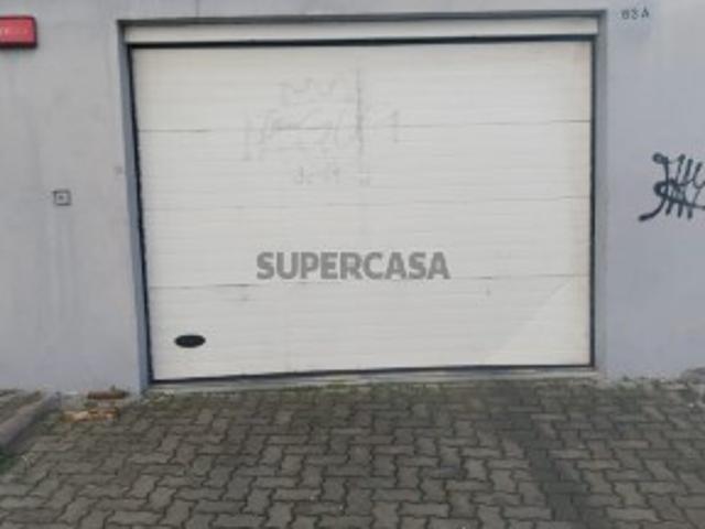 Venda de 1 lugar de garagem em prédio de habitação. Monte da Caparica