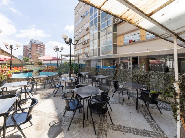 Venda de 2 lojas, situadas no Centro Comercial Alfredo da Silva no Barreiro