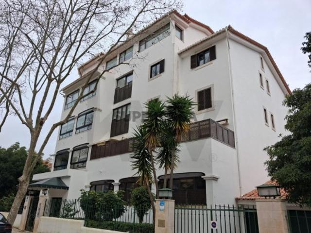 Venda de apartamento T3 em condomínio, no Monte Estoril, Cascais