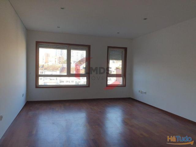 Venda de Apartamento T1 à Praça das Flores | 26084092212