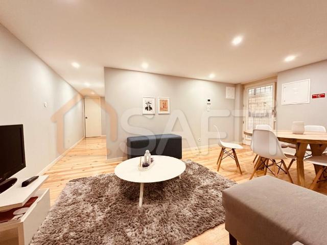 Venda de Apartamento T2 com 2 casas de banho e Jardim 65m² Cedofeita, Santo Ildefonso, Sé, Miragaia, São Nicolau e Vitória