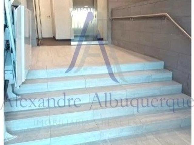 Venda de Apartamento T2 com Vista Mar Capuchos