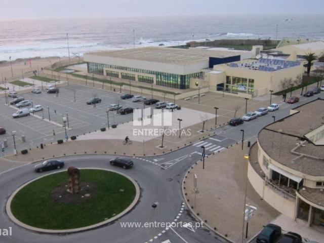 Venda de Apartamento T4+2, com terrao em frente praia, P. de Varz