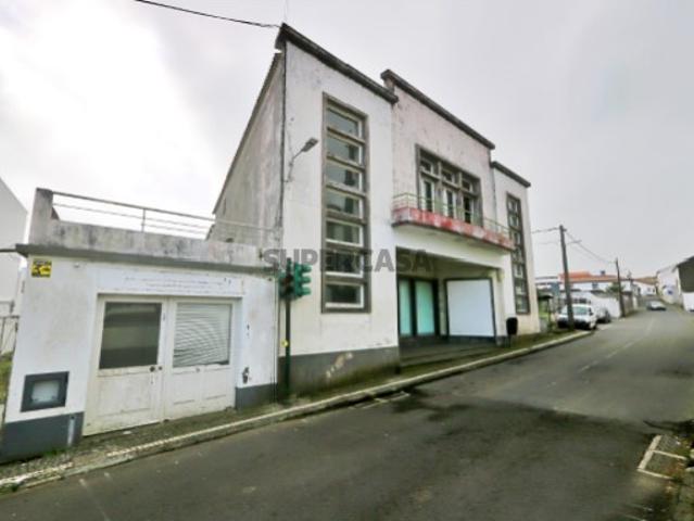 VENDA de EDIFÍCIO com AMPLO TERRENO centro de Arrifes, Ponta Delgada, Ilha de São Miguel, Açores