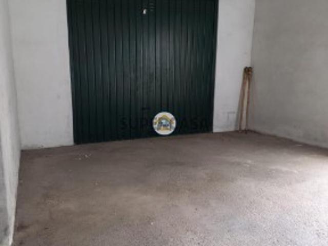 venda de garagem no centro da vila