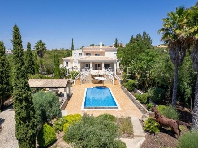 Venda de moradia moderna V4, estilo tradicional, piscina e v. 308m² Lagoa e Carvoeiro