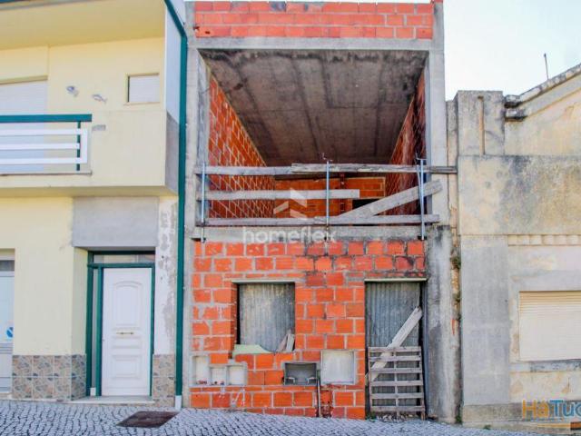 Venda de moradia em construção por terminar, com terreno e garagem, em Brenha! | 26083607599