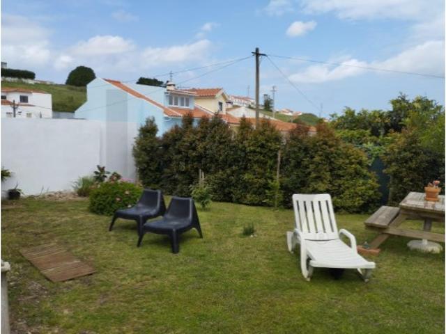 Venda de moradia térrea T3 independente com jardim em Mouguelas, São Pedro da Cadeira
