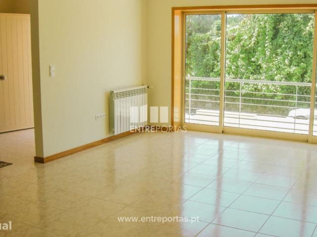 Venda de Moradia V4 com jardim, Germil, S. Pedro de Merelim, Braga