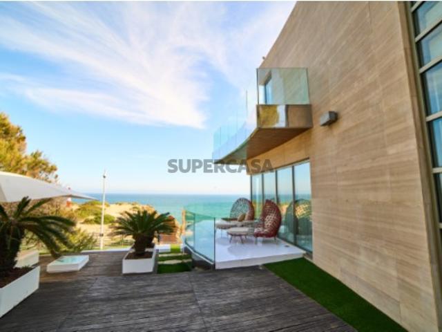 Venda Discreta Propriedade Excecional à beira mar no Algarve