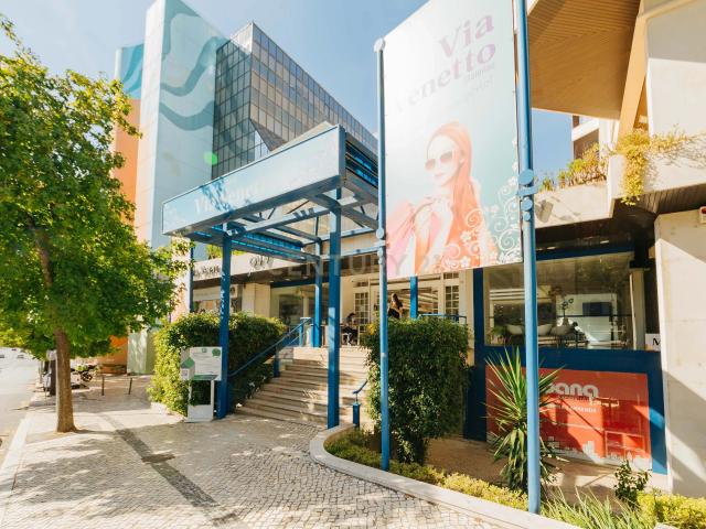 Venda e Trespasse de dois espaços comercial afetos a restauração na Avenida João XXI