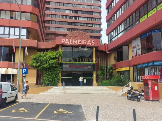 Venda Loja 44m2 no Palmeiras Shopping, em Nova Oeiras, ARRENDADO OU NÃO > YIELD = 8,6%, com recheio incluído pronta a funcionar no ramo da estética / podologia