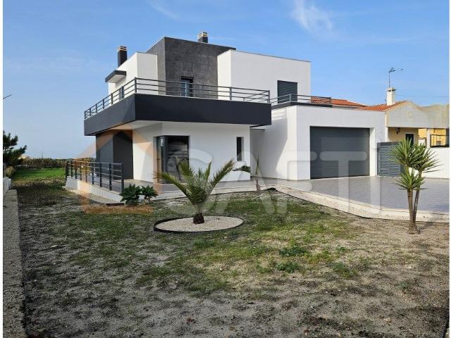 Venda Moradia T4 Nova Silveira Santa Cruz