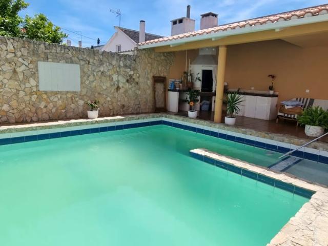 Venda moradia unifamiliar T5 com piscina Quinta do Conde Sesimbra