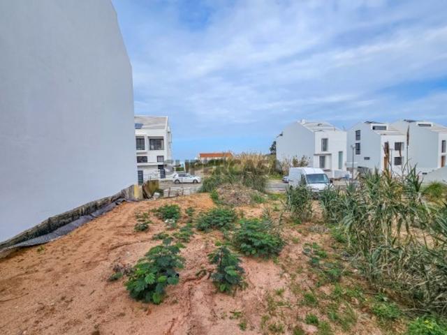 Vende Terreno, Ericeira, A Casa das Casas