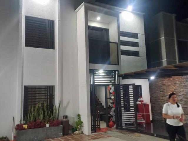 VENDE TOWN HOUSE. VE22 019LPU YCEG