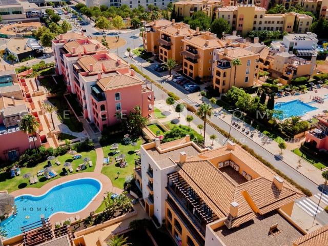 Vende Apartamento T2 Condominio Fechado Com Piscina Em Vilam. 155m² Vilamoura