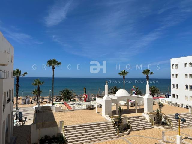VENDE APARTAMENTO T2 RENOVADO COM VISTA MAR PRIMEIRA LINHA DA PRAIA DE QUARTEIRA, Loulé, Quarteira