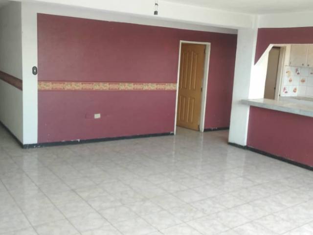 VENDE APARTAMENTO PARA REMODELAR GUACARA 01 35