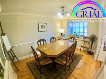 Vende Casa Chalet Estilo Victoriana El Bosque | 3 Dormitorios por 3950.00 en El Bosque