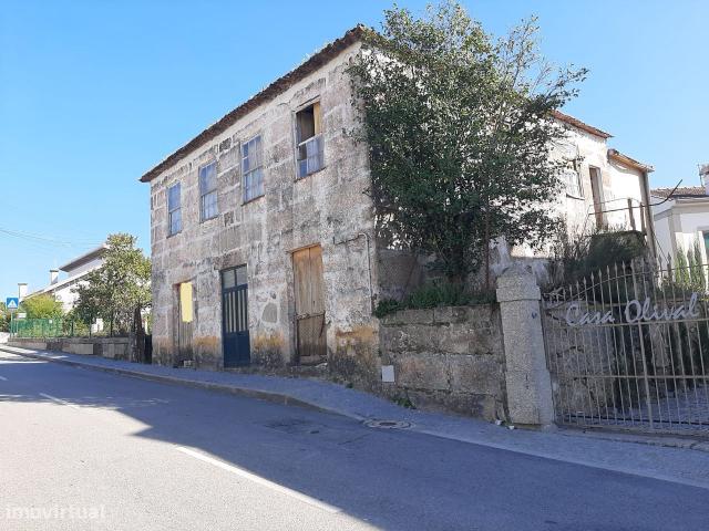 Vende casa em pedra centro de Castelo de Paiva