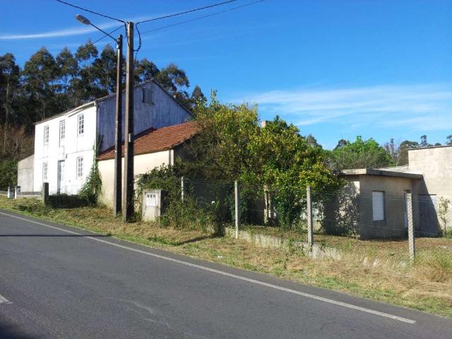 VENDE CASA PARA REHABILITAR CON NAVE Y FINCA EN LUGAR DE CARREIRA VAL DO DUBRA