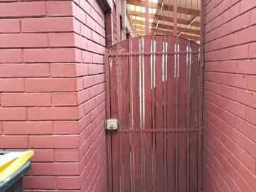 Vende casa sector hospital militar la reina | 3 dormitorios por 7490.00 en La Reina