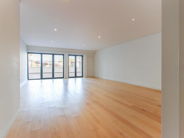 Vende construção Nova T4 Atalaia Rc/A 184m² Águas livres