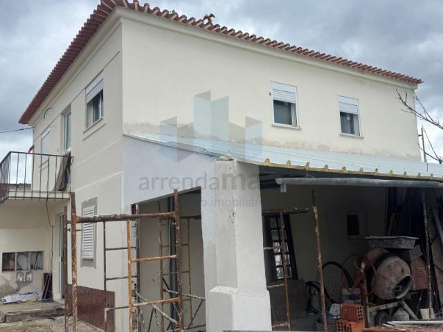 Vende de andar de moradia T2 com garagem Nova
