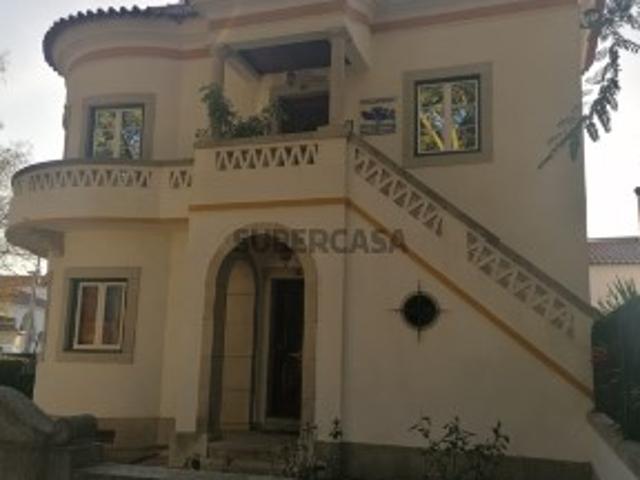 VENDE EM EXCLUSIVO MORADIA T3+1 AV D. LEONOR DE OLIVEIRA FERNANDES