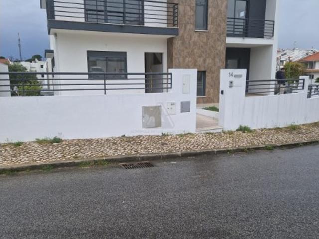 Vende Excelente Moradia T5 Feijó