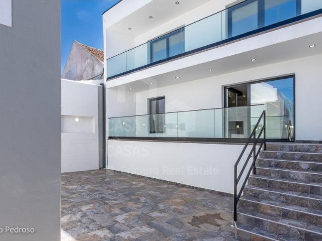 Vende Moradia T4 Ericeira 15 km, A Casa das Casas 138m² Encarnação